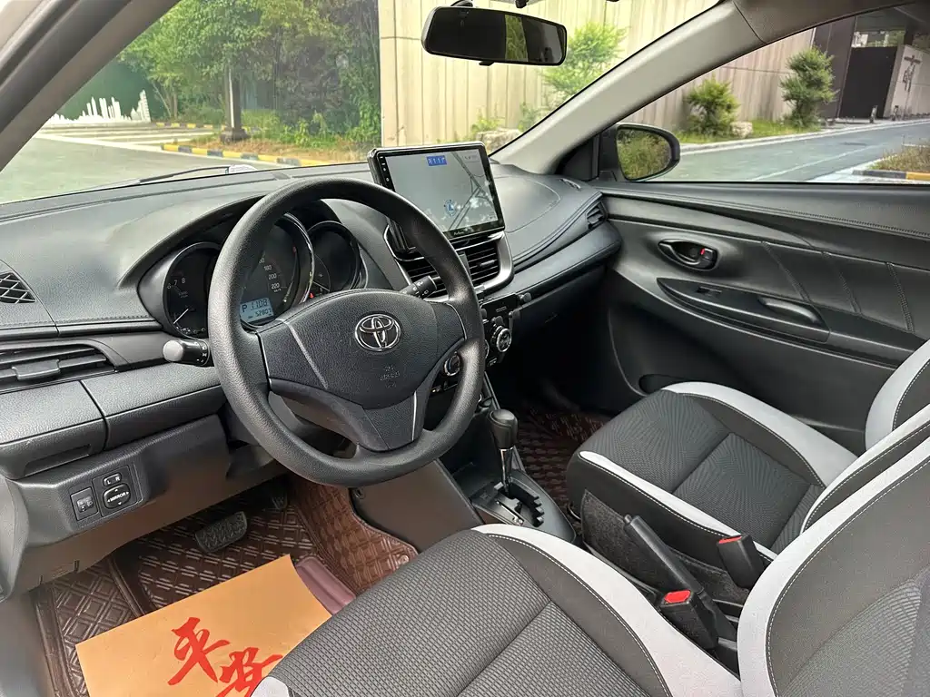 Toyota Yaris L 2021