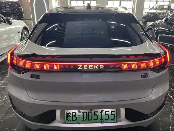 Zeekr 001 2022