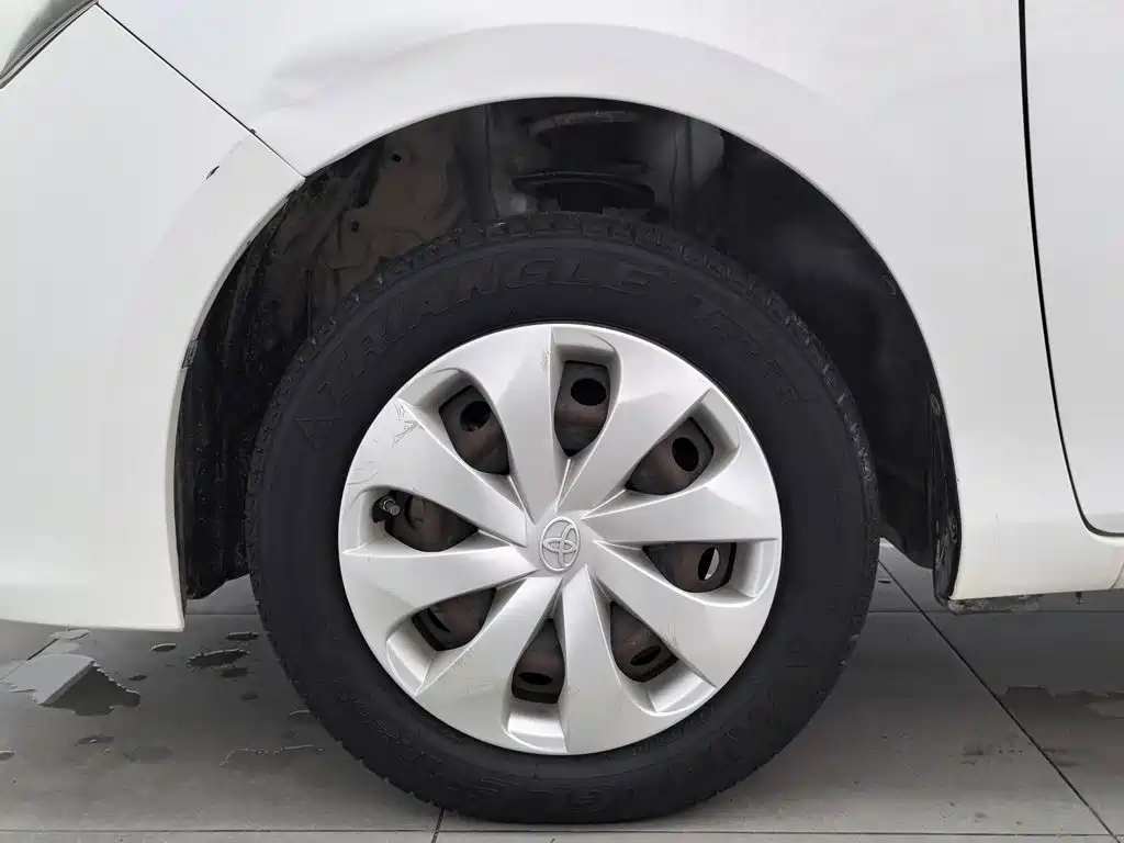 Toyota Yaris L 2014 — фото 17