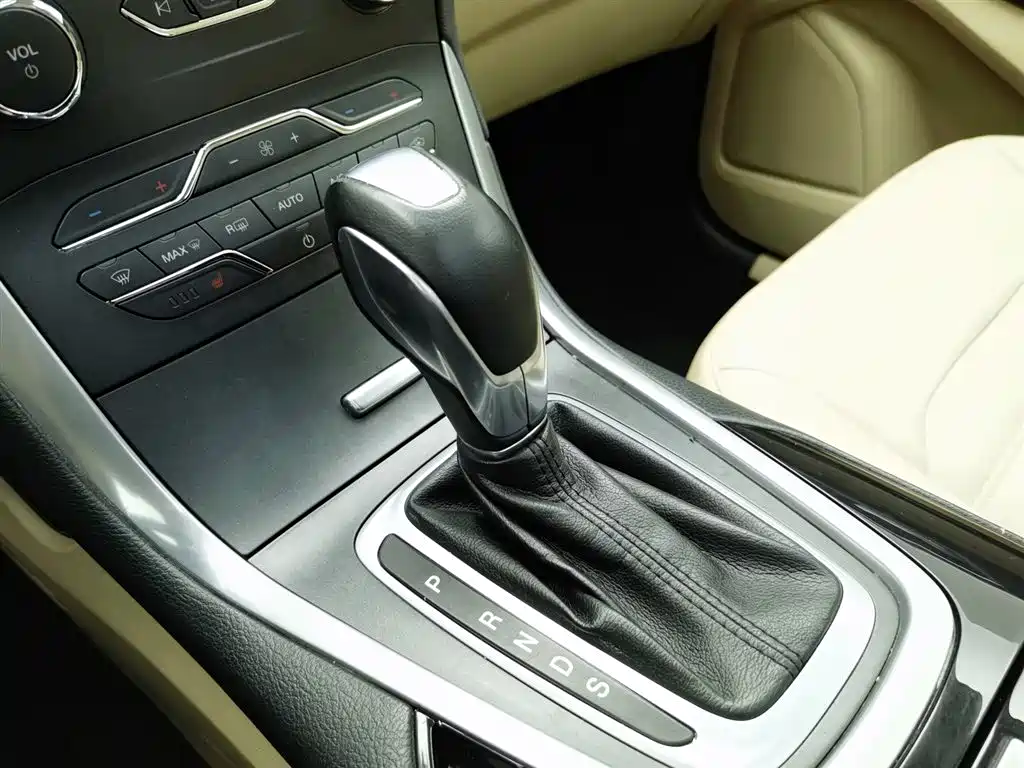 Ford Edge 2015 — фото 13