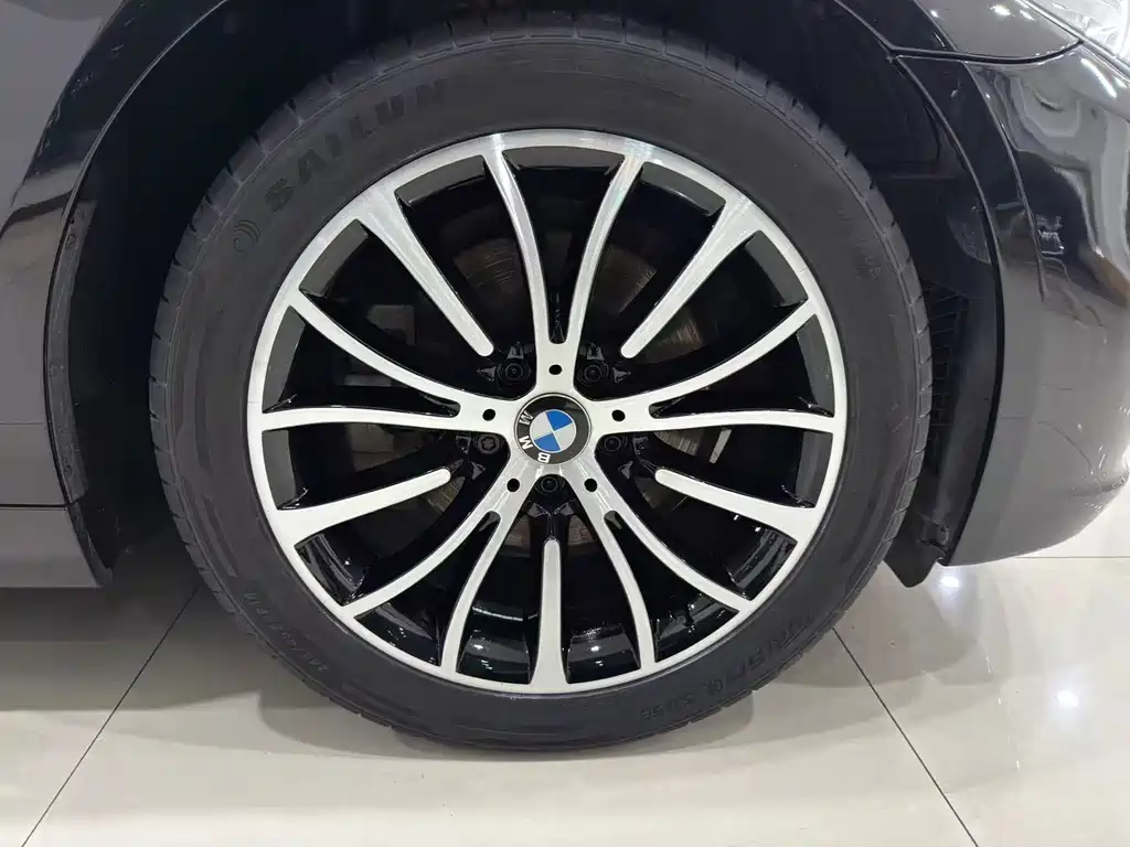 BMW 5 Series 2014 — фото 18