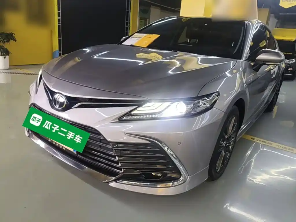 Toyota Camry 2021 — фото 1