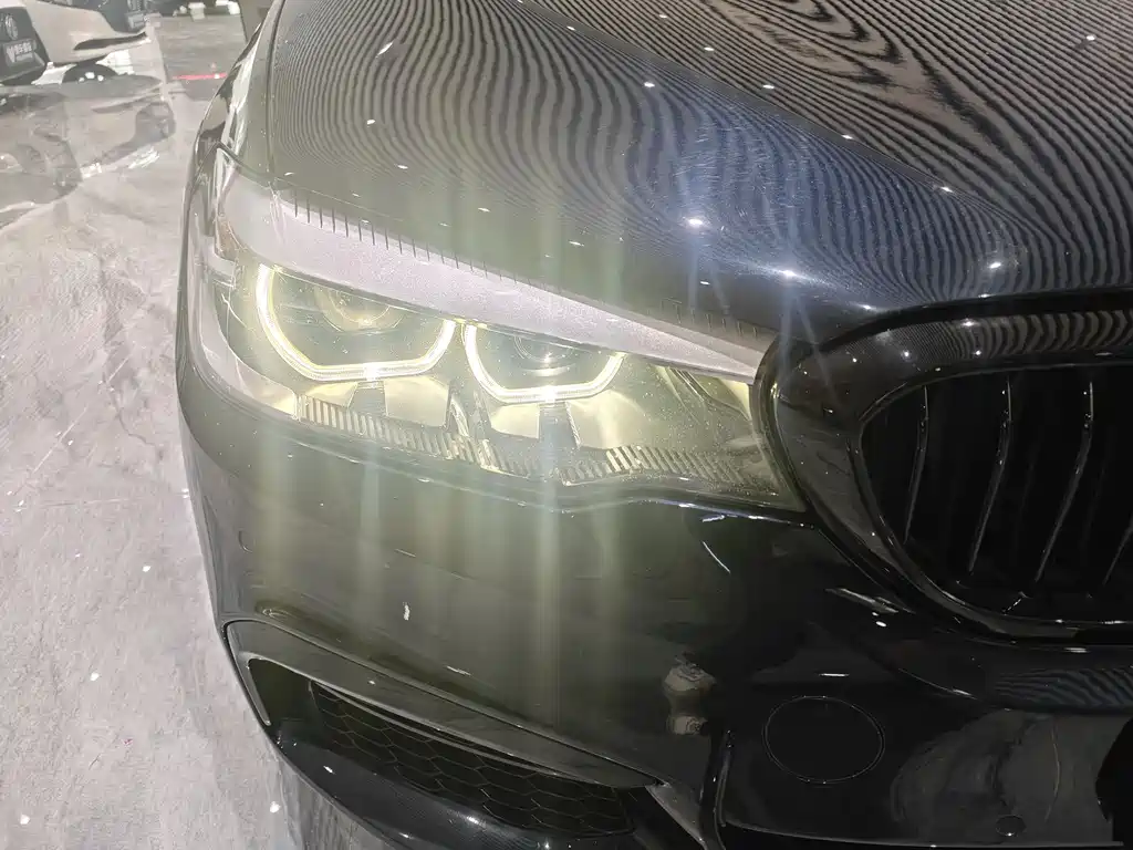 BMW 5 Series 2019 — фото 25