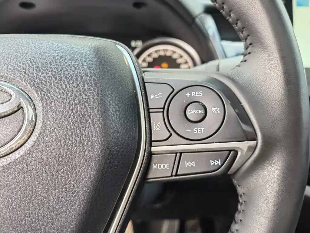 Toyota Camry 2021 — фото 16
