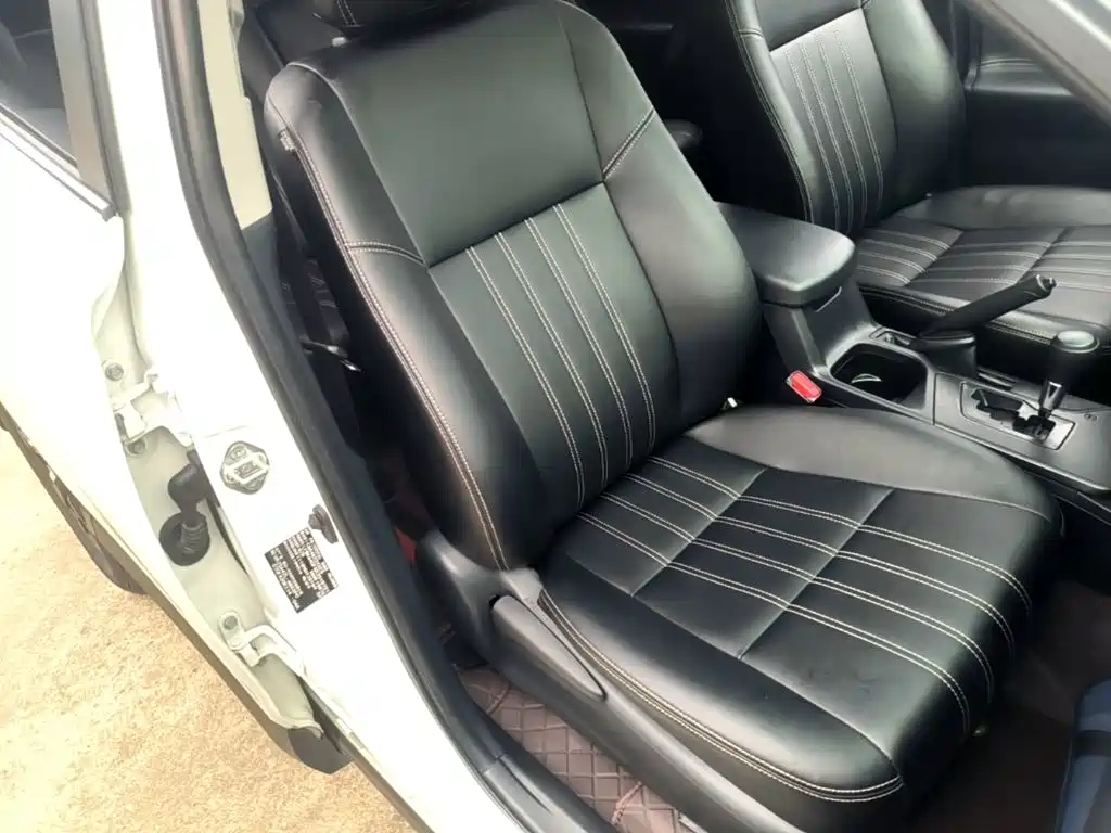 Toyota RAV4 2019 — фото 25