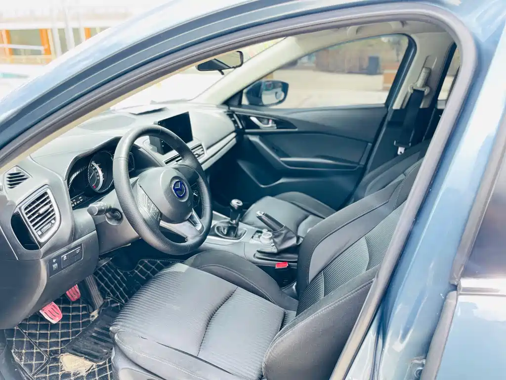 Mazda 3 Angkesela 2015