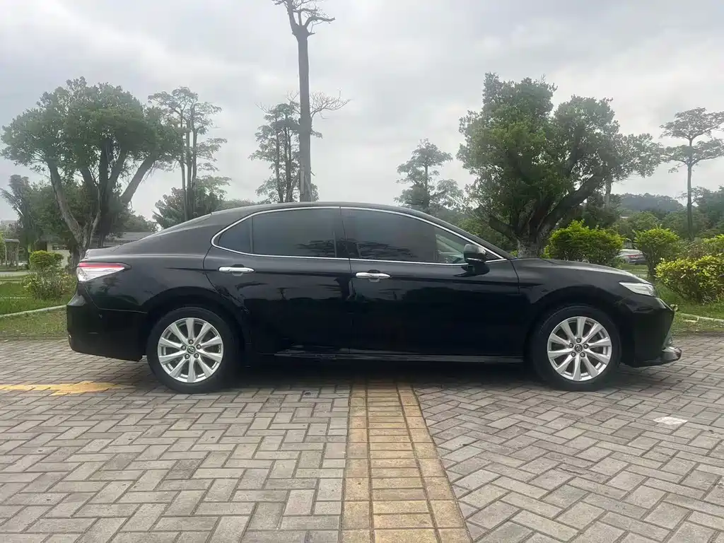 Toyota Camry 2019 — фото 13