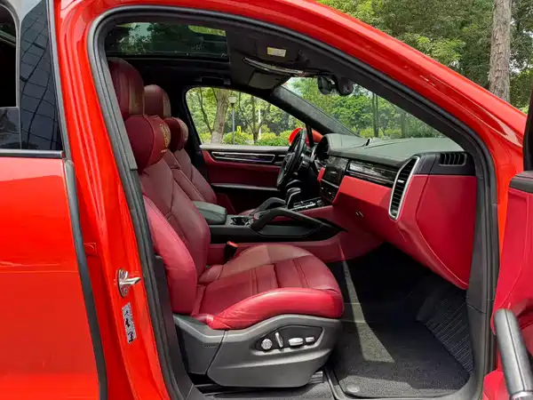 Porsche Cayenne 2021