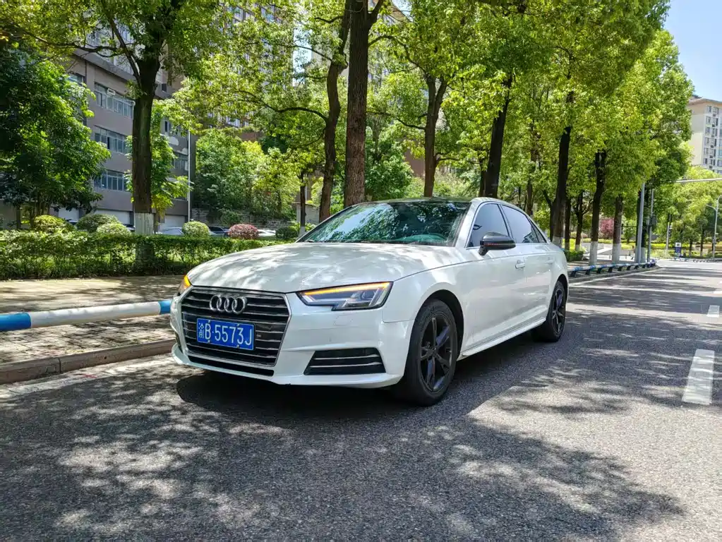 Audi A4L 2017 — фото 1