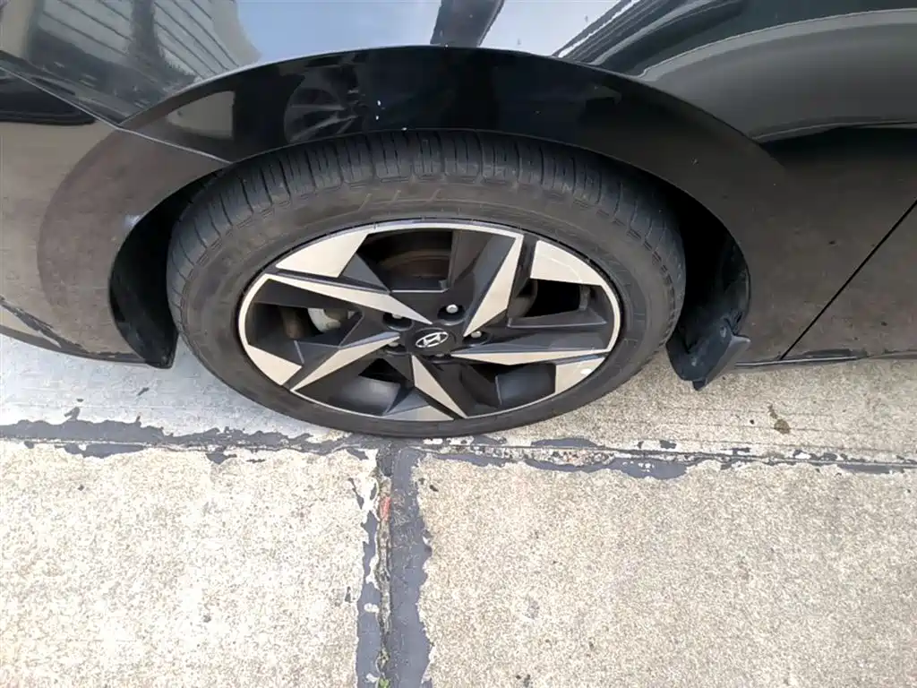 Hyundai Elantra 2021 — фото 23