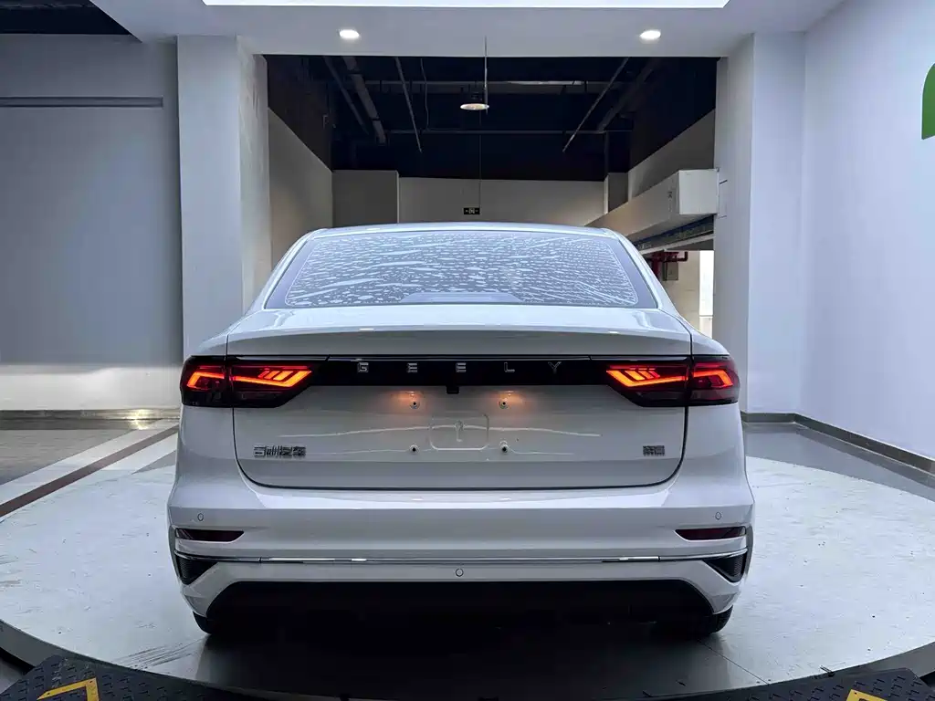 Geely Emgrand 2023
