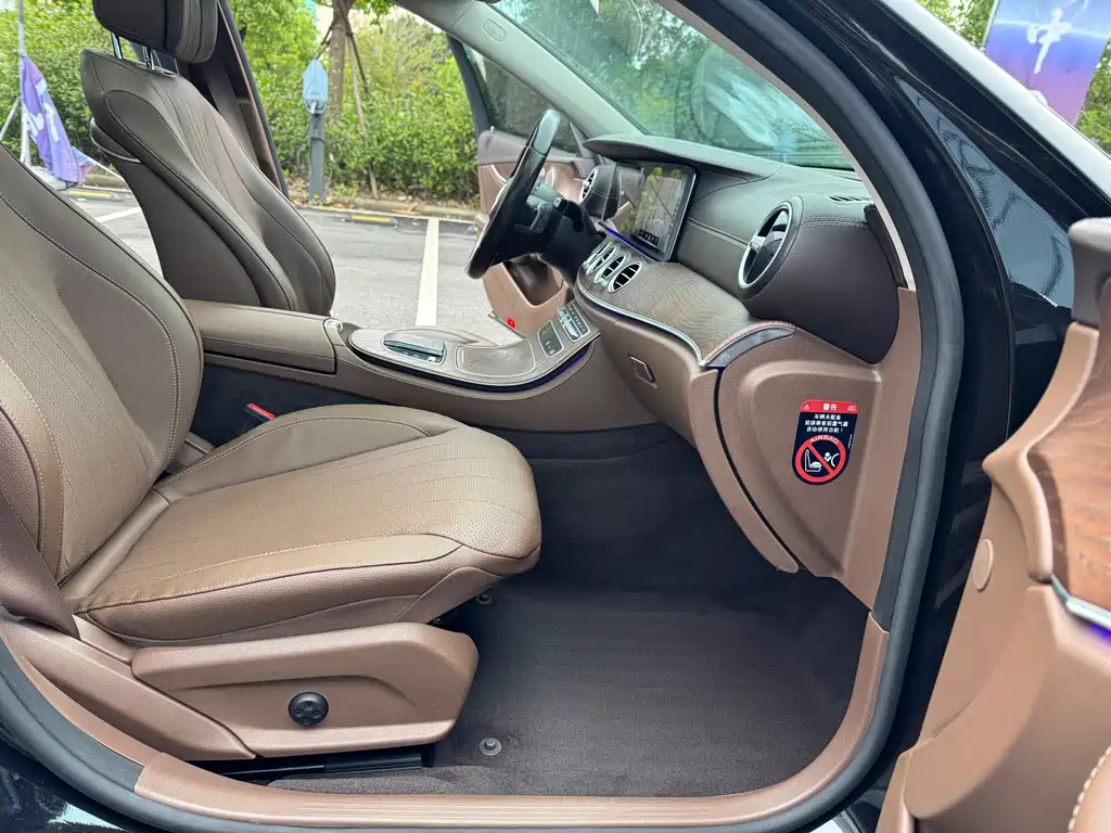 Mercedes-Benz E-Class 2023 — фото 13