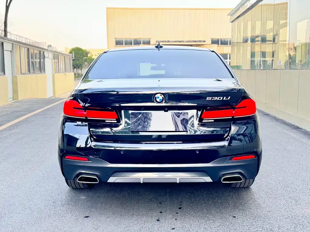 BMW 5 Series 2022 — фото 13