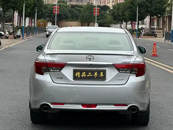 Toyota Reiz 2013