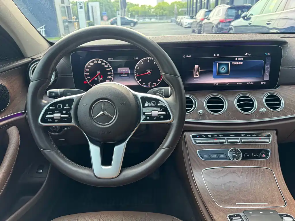 Mercedes-Benz E-Class 2019 — фото 13