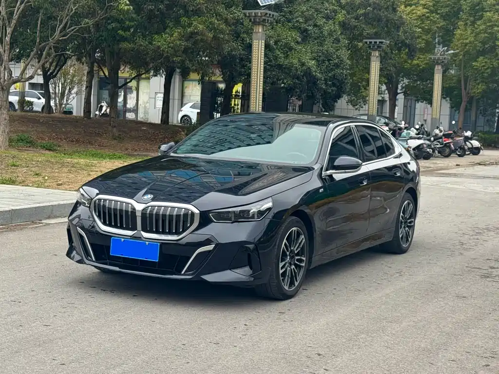 BMW 5 Series 2024 — фото 1