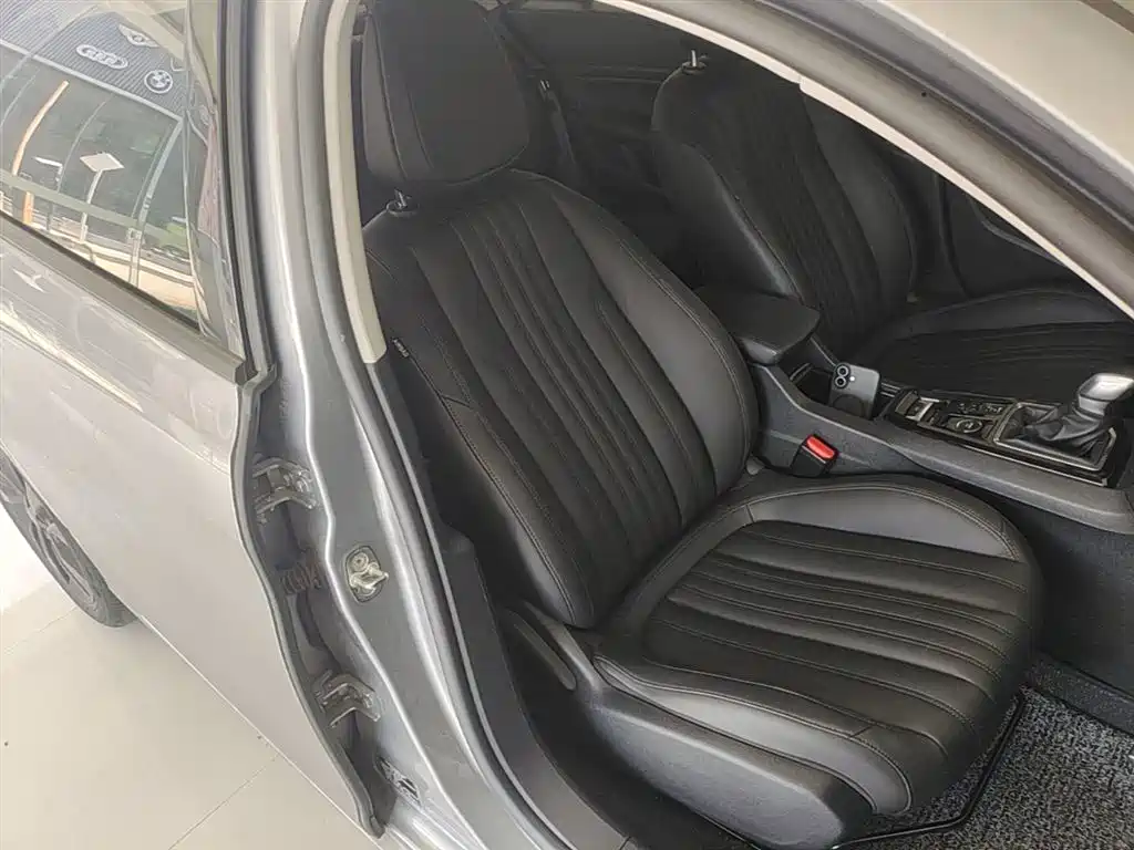 Peugeot 408 2023 — фото 25