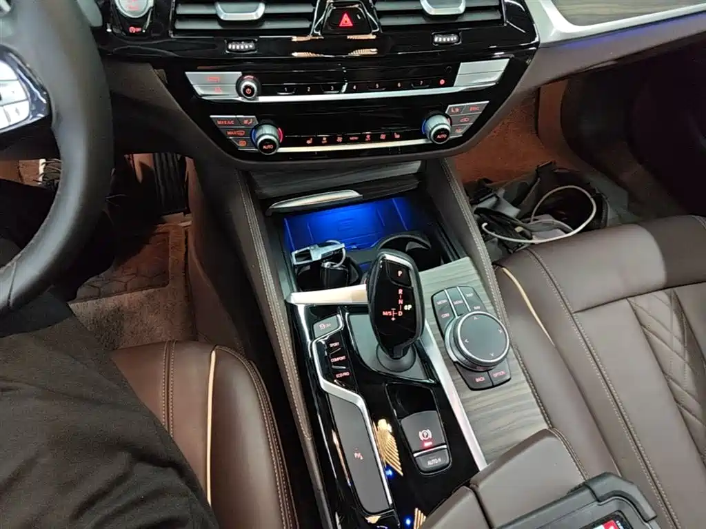 BMW 5 Series 2020 — фото 14