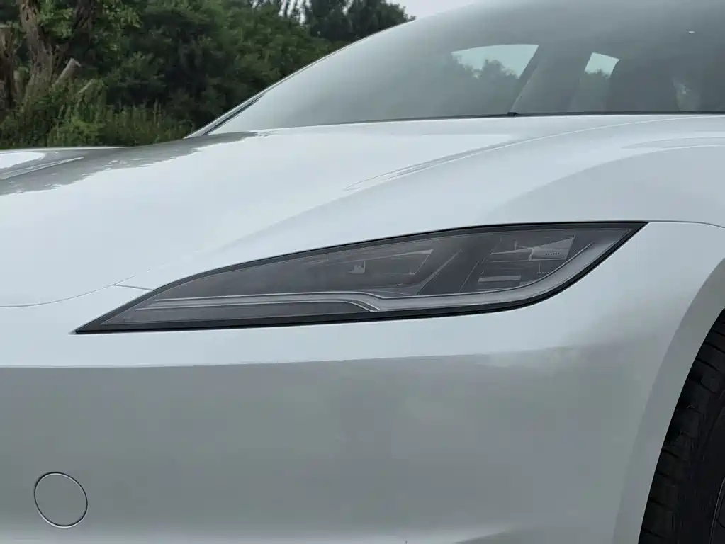 Tesla Model 3 2026 — фото 14