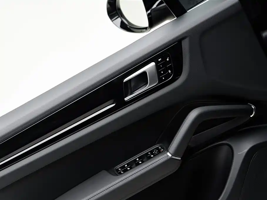 Porsche Cayenne 2019 — фото 16