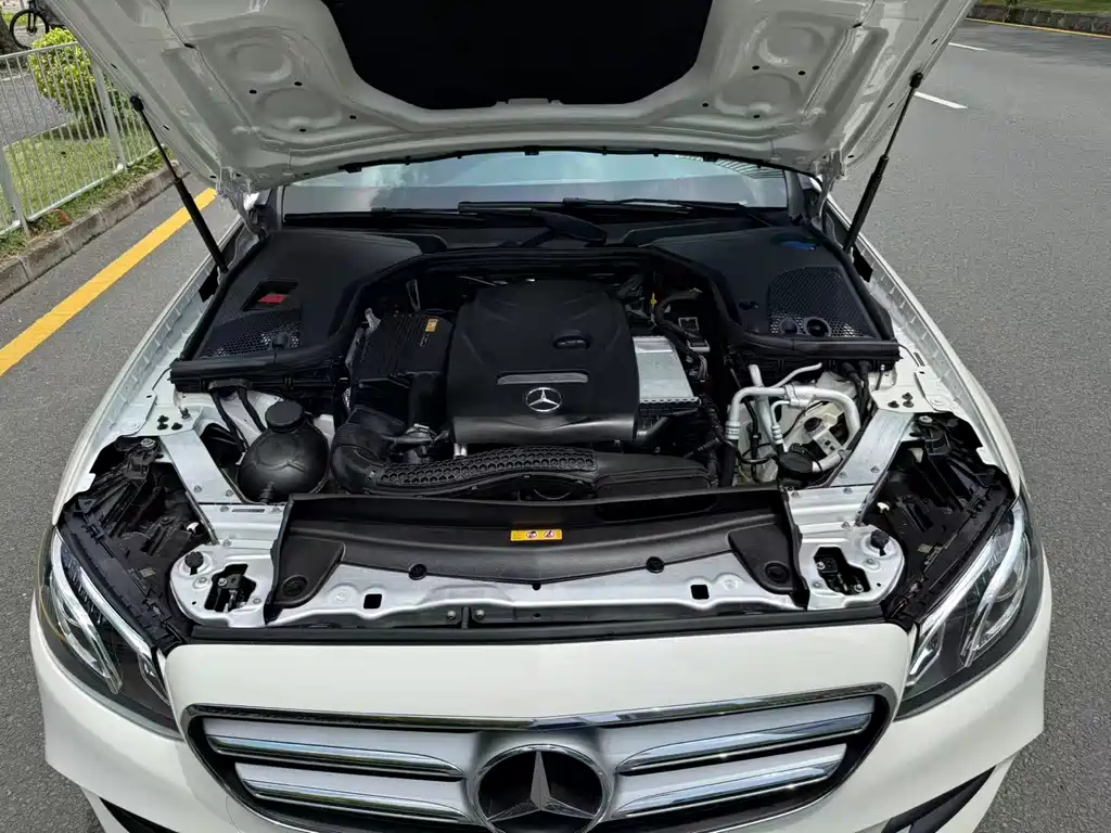 Mercedes-Benz E-Class 2017 — фото 16