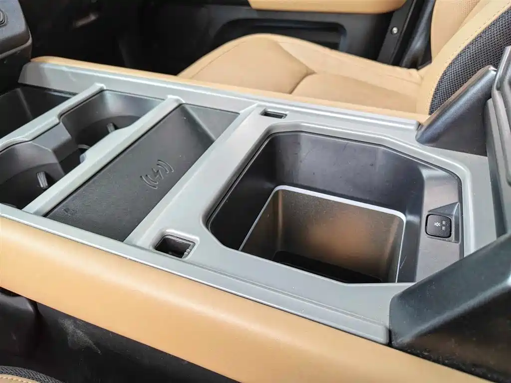Land Rover Defender 2025 — фото 9