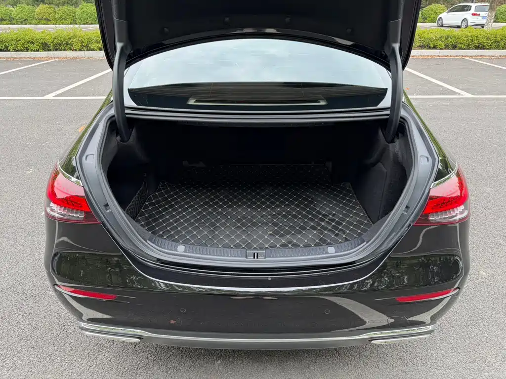 Mercedes-Benz E-Class 2023 — фото 23