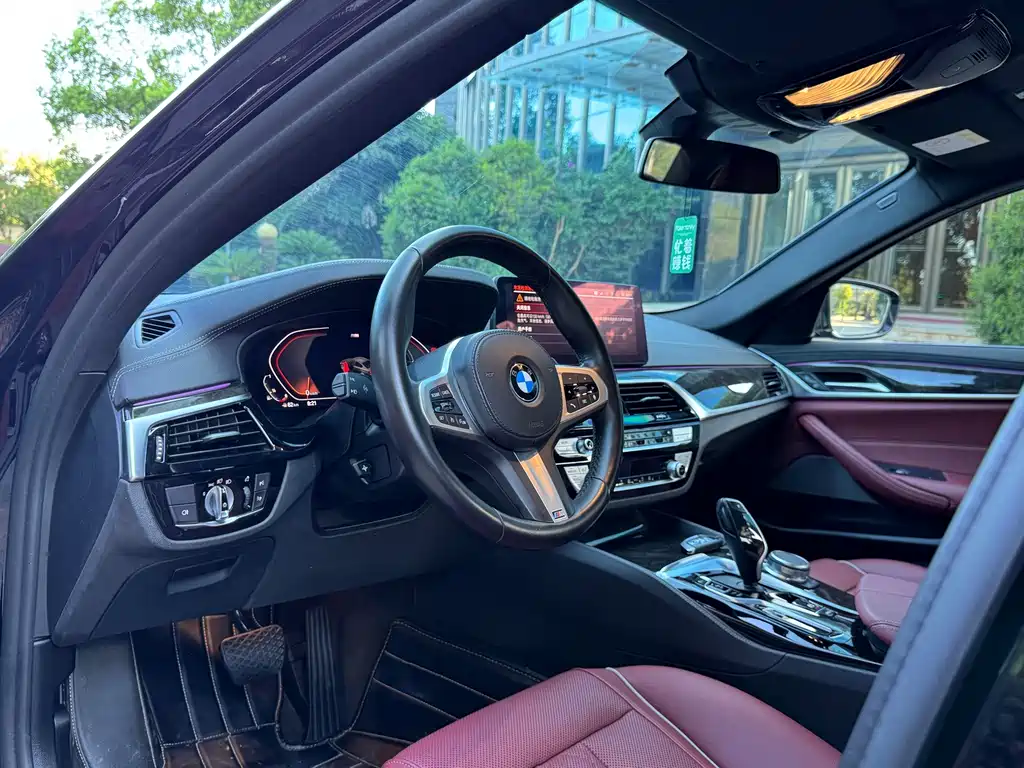 BMW 5 Series 2021 — фото 18
