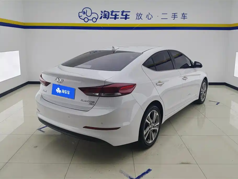 Hyundai Elantra 2018 — фото 3