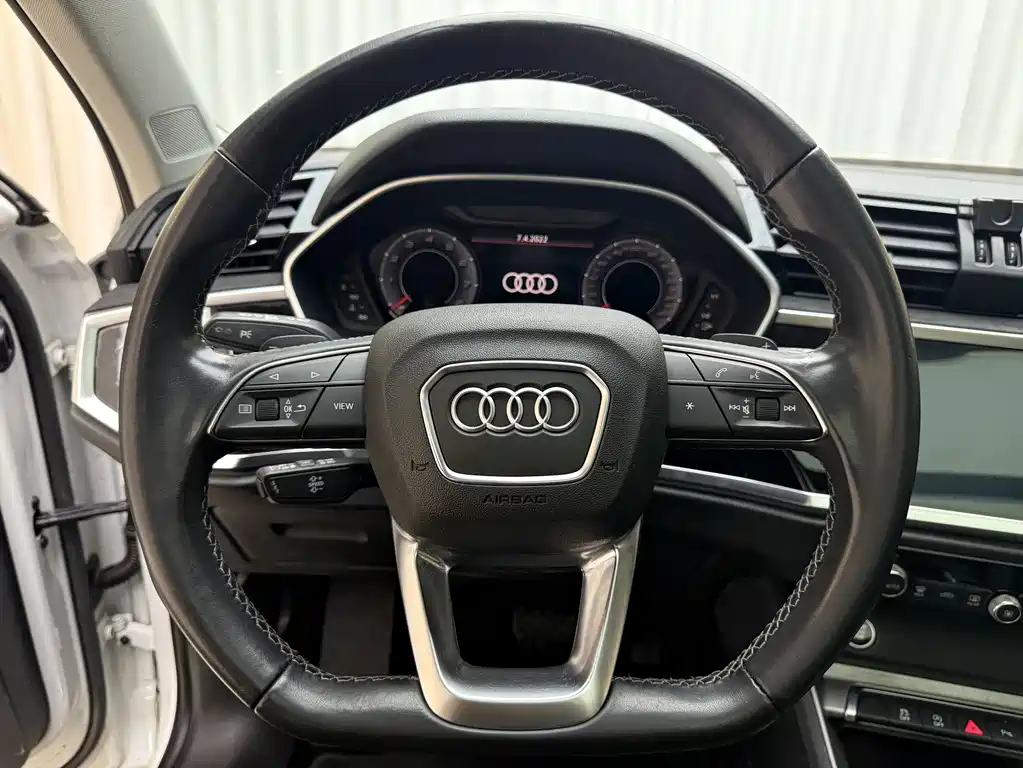 Audi Q3 2021 — фото 10