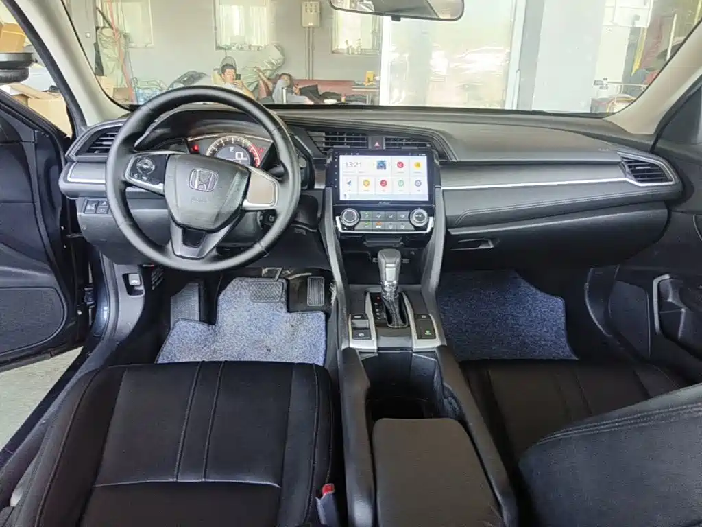 Honda Civic 2018 — фото 10
