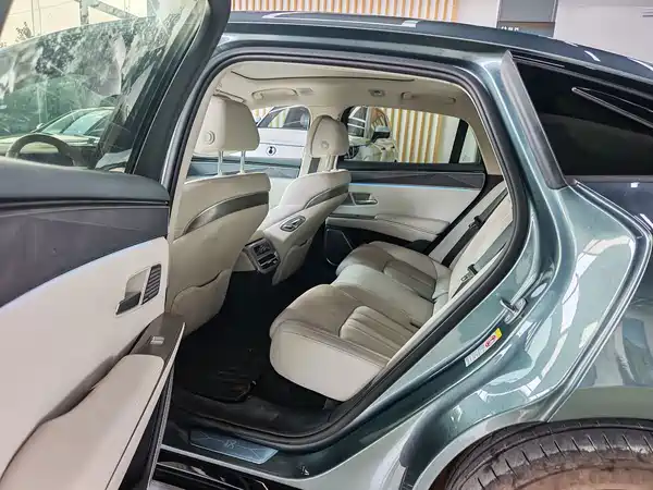 BYD Han L 2025