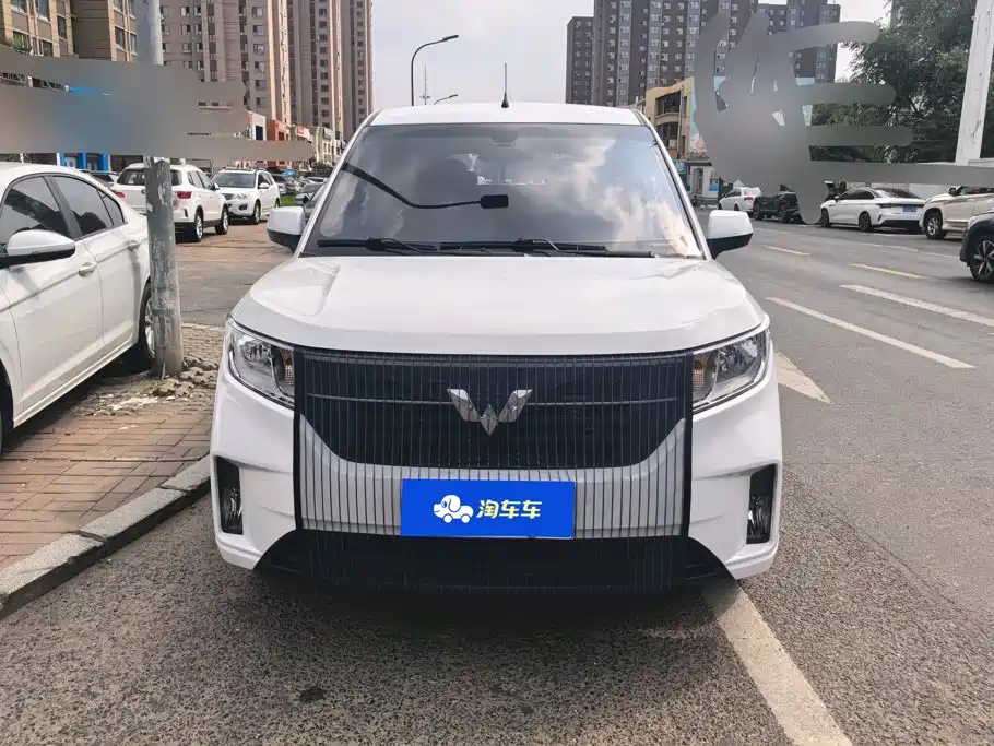 Wuling Hongguang PLUS 2023