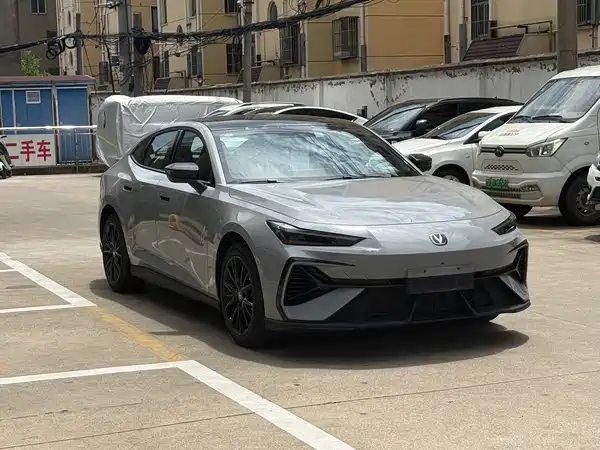 Changan UNI-V 2025