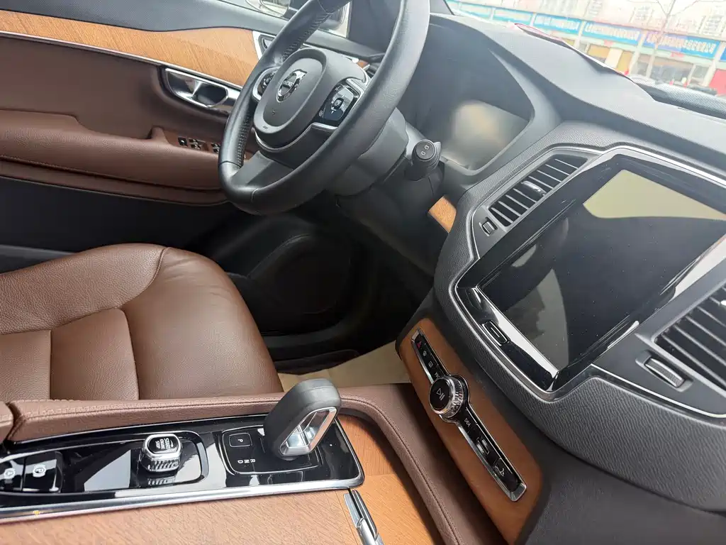 Volvo XC90 2022 — фото 10