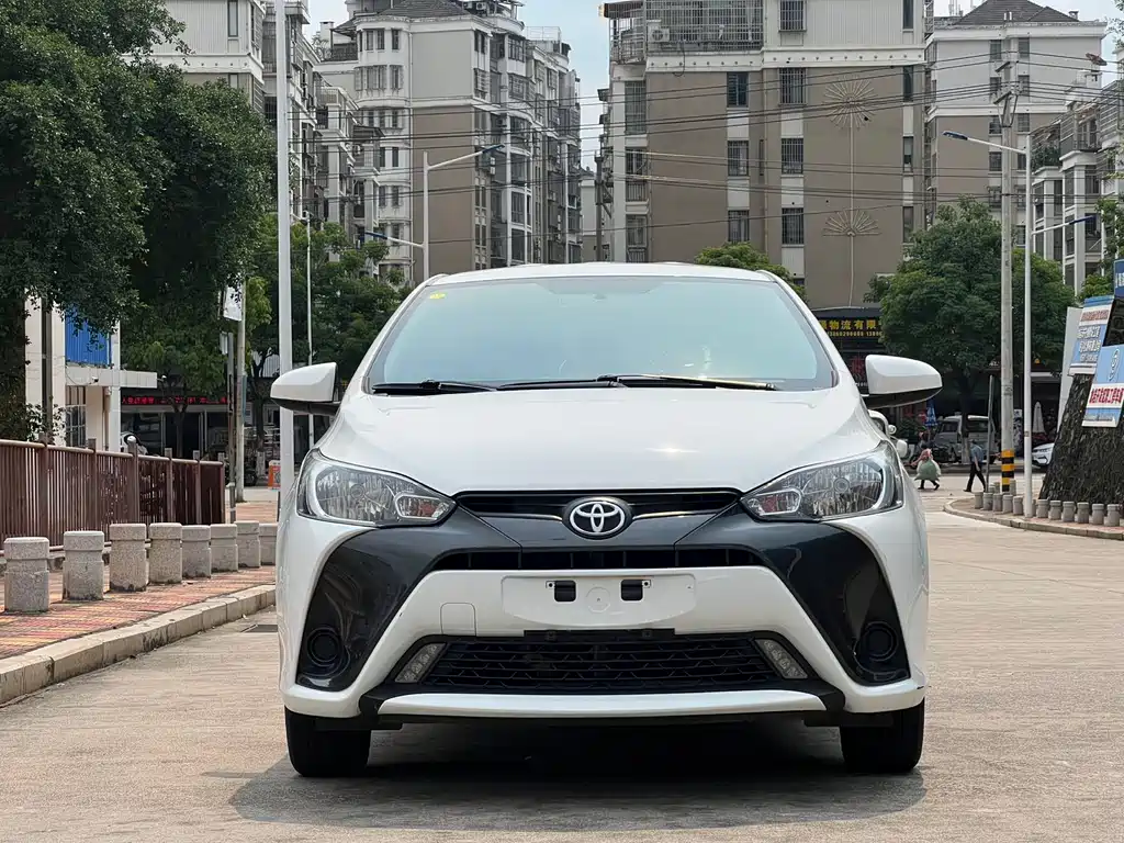 Toyota Yaris L 2022 — фото 2