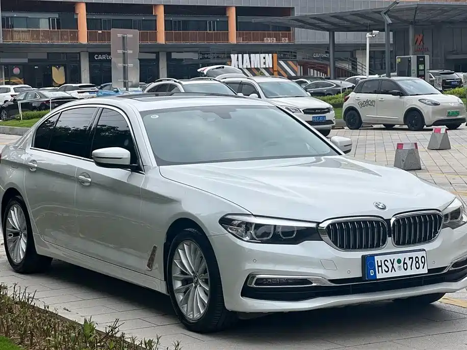 BMW 5 Series 2019 — фото 3
