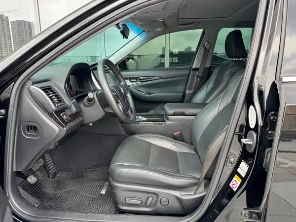 Toyota Crown 2016