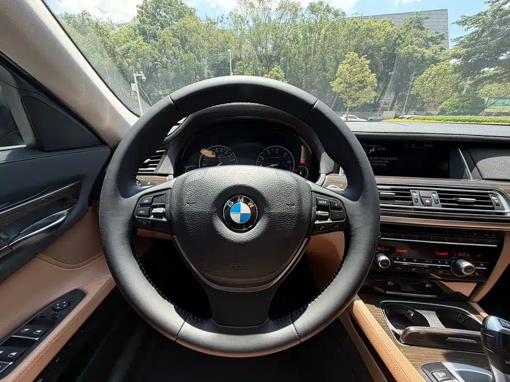 BMW 7 Series 2015 — фото 17