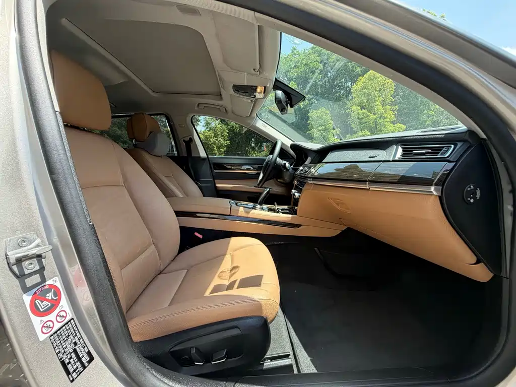 BMW 7 Series 2015 — фото 11