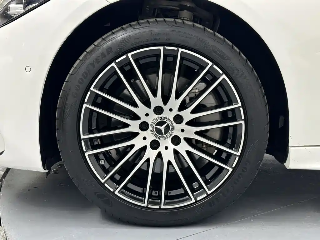 Mercedes-Benz C-Class 2024 — фото 20