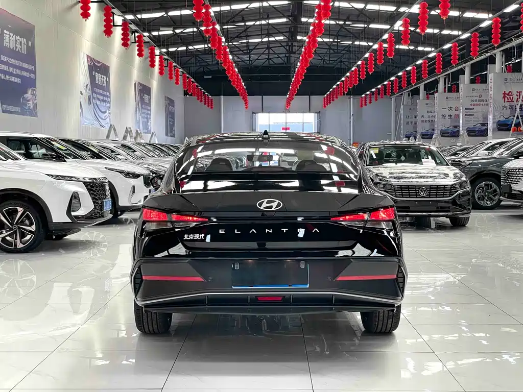 Hyundai Elantra 2023 — фото 14