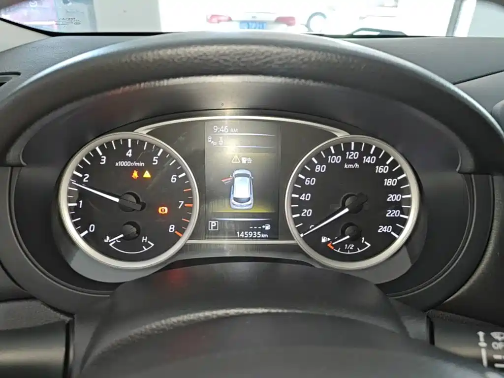 Nissan Tiida 2017 — фото 12