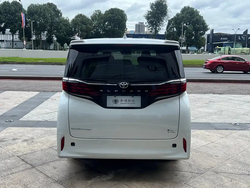 Toyota Alphard — фото 26