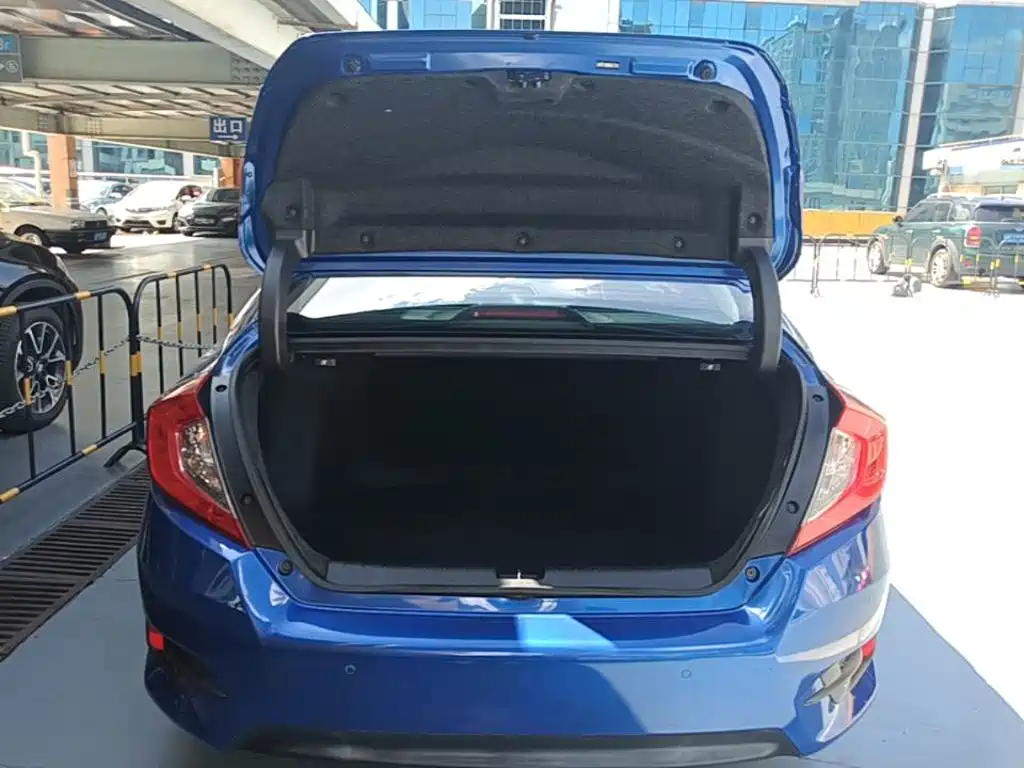 Honda Civic 2018 — фото 19