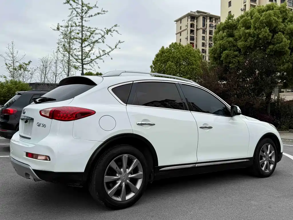 Infiniti QX50 2016 — фото 11
