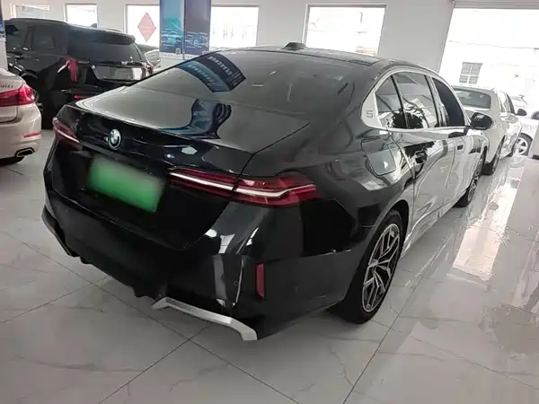 BMW i5 2025