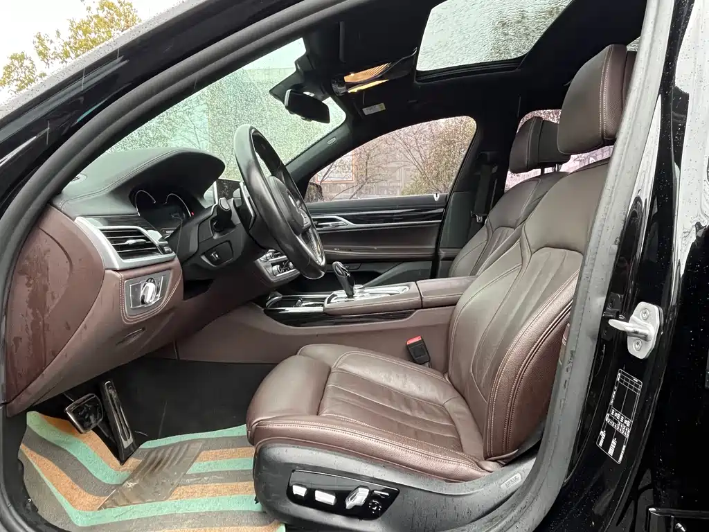 BMW 7 Series 2018 — фото 10