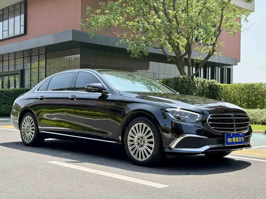 Mercedes-Benz E-Class 2022 — фото 12