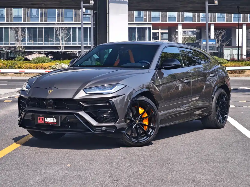 Lamborghini Urus 2022 — фото 1